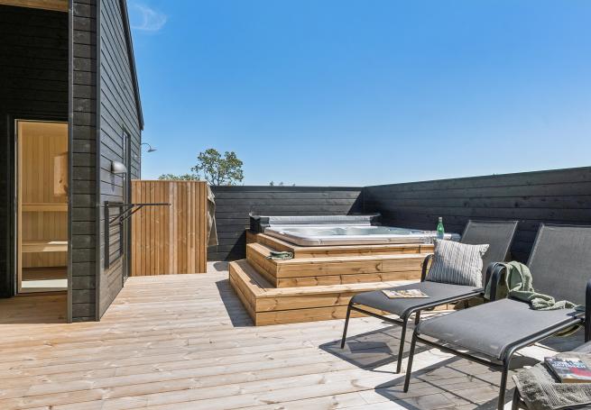 Luksushus nr. 656 har en dejlig terrasse med gode havemøbler til 20 personer.