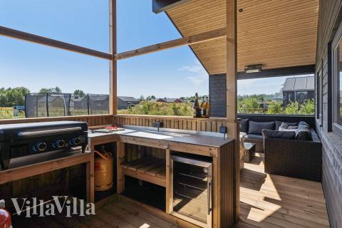 Stor terrasse ved luksushus nr. 656 i Nordjylland.