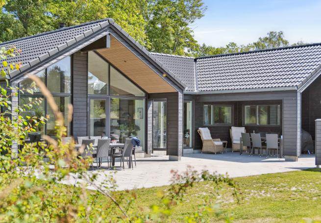 Dette skønne poolhus nr. 644 med plads til 14 personer ligger i Lolland/Falster/Møn