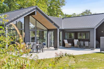 Dette skønne poolhus nr. 644 med plads til 14 personer ligger i Lolland/Falster/Møn