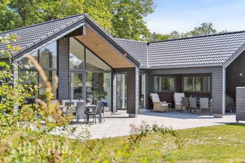 Dette skønne poolhus nr. 644 med plads til 14 personer ligger i Lolland/Falster/Møn