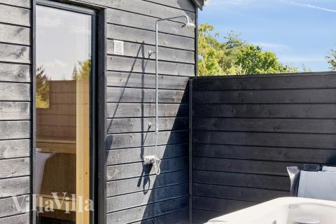 Nyd varmen i saunaen i luksushus nr. 644 til 14 personer