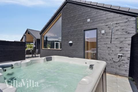 Nyd varmen i spaen i luksushus nr. 663 i Sydjylland