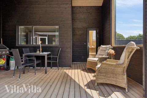 Nyd en grillaften på terrassen i luksushus nr. 663 i Sydjylland