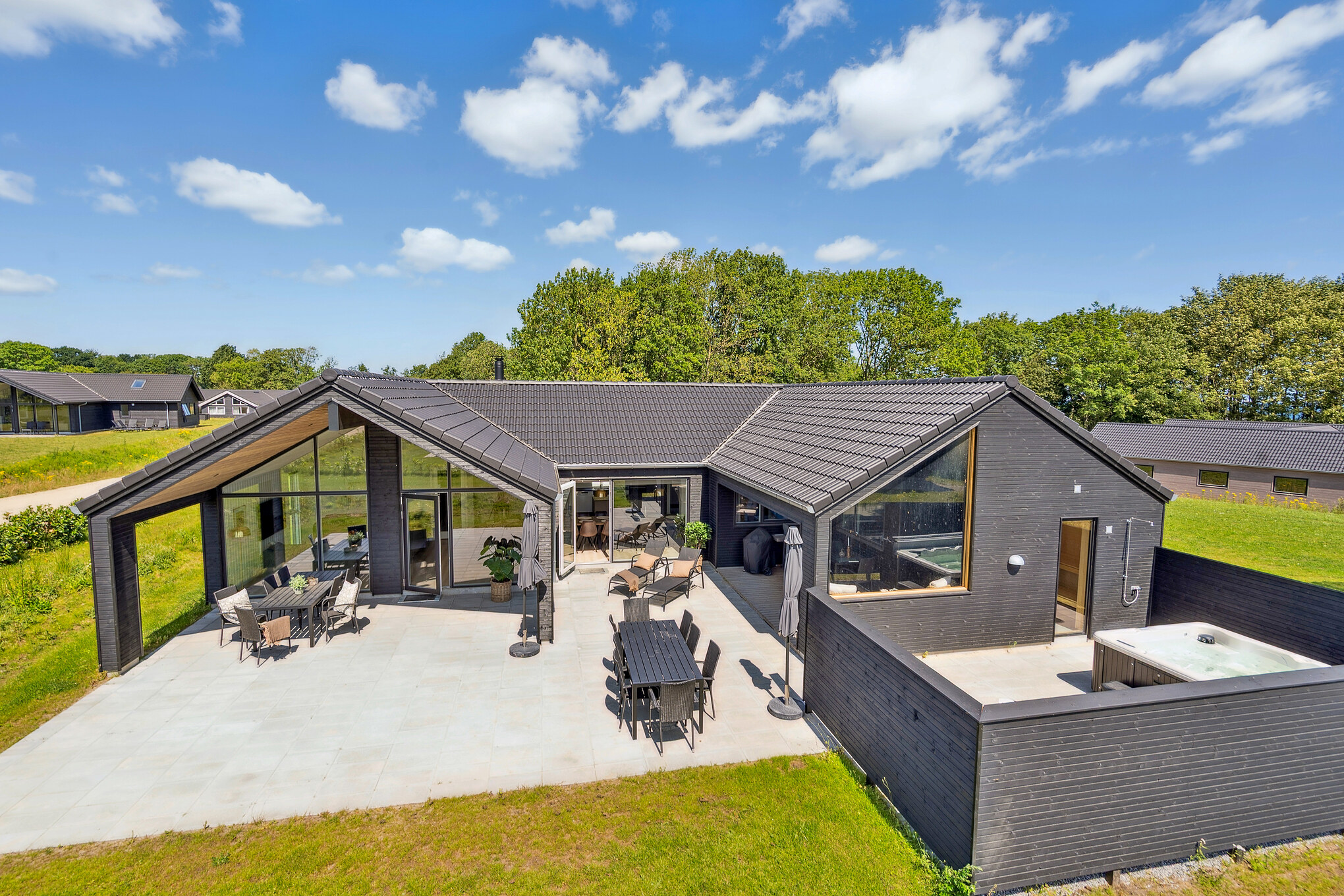 Flot sommerhus nr. 663 med god plads til op til 18 personer