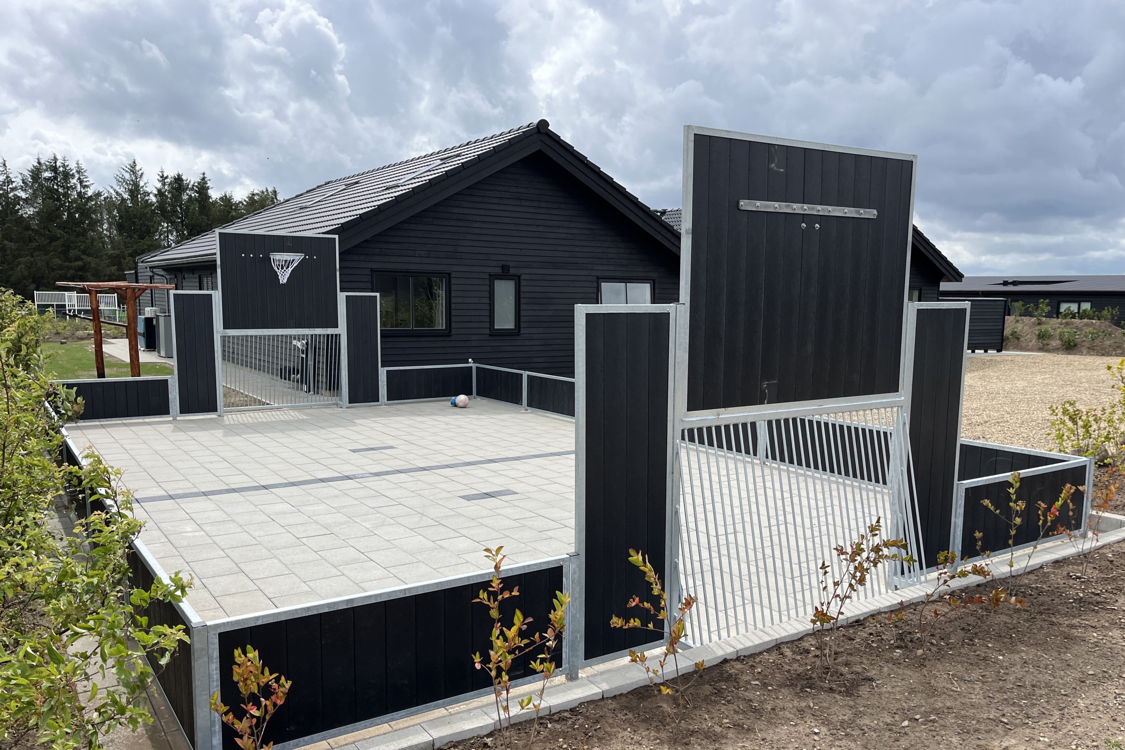 Ude-aktiviteter omkring sommerhus nr. 686.