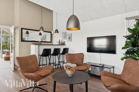 Aktivitetsrum i luksushus nr. 667 med 7 soveværelser og plads til 18 personer.