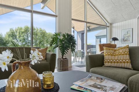 Sofaen i luksushus 667 i Fyn og øer indbyder til brætspil eller at se en film sammen.