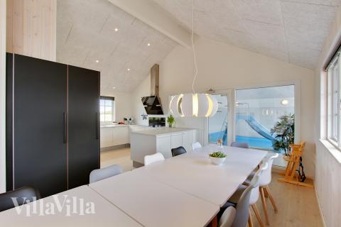 Opholdsrum med plads til 18 i luksushus nr. 383.