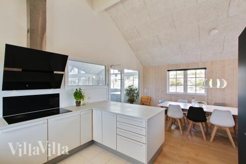 Køkkenet i luksushus nr. 383 er godt indrettet.