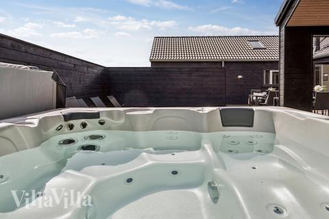 Nyd varmen i spaen i luksushus nr. 657 i Sydjylland