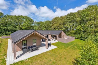 Dette skønne poolhus nr. 612 med plads til 24 personer ligger i Sydjylland
