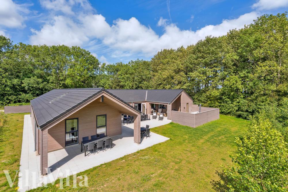 Dette skønne poolhus nr. 612 med plads til 24 personer ligger i Sydjylland