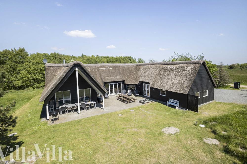 Dette skønne poolhus nr. 182 med plads til 20 personer ligger i Sydjylland