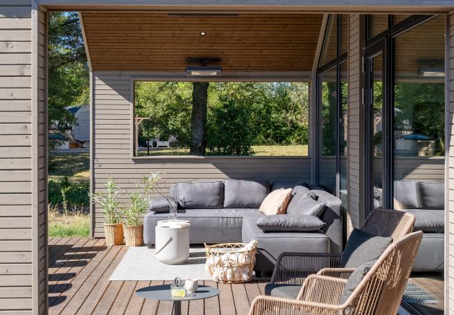 Luksushus nr. 593 har en dejlig terrasse med gode havemøbler til 14 personer.