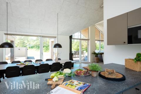 Køkkenet i luksushus nr. 593 er udstyrret, så I let kan lave mad til 14 personer.