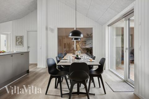 Opholdsrum med plads til 14 i luksushus nr. 593.