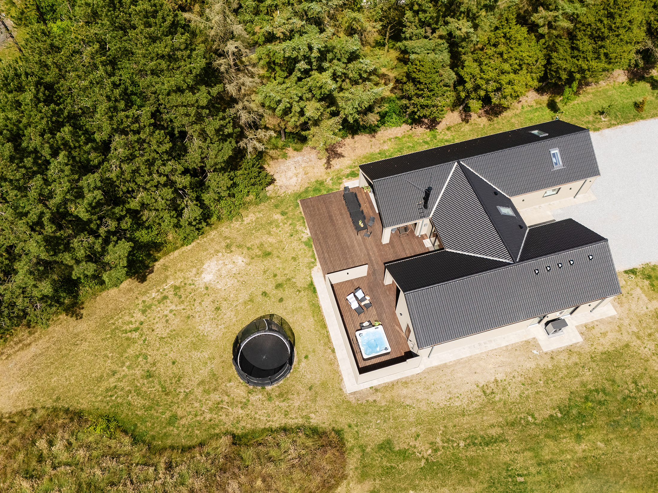 I Sydjylland ligger dette fine poolhus nr. 593 med plads til 14 personer.