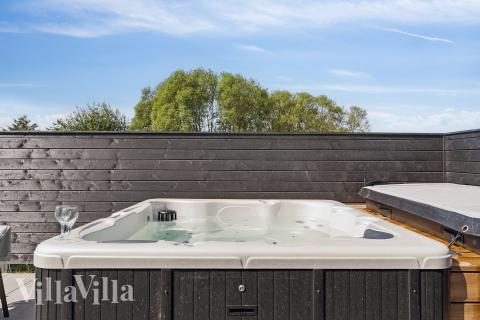 Nyd varmen i spaen i luksushus nr. 667 i Fyn og øer