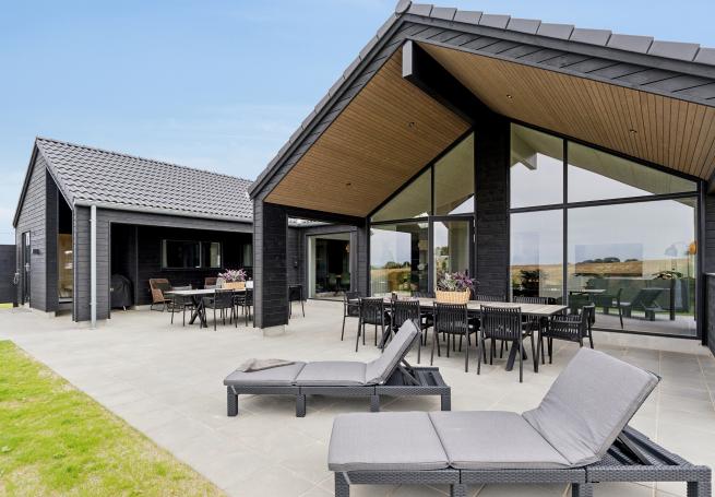 Luksushus nr. 668 har en dejlig terrasse med gode havemøbler til 16 personer.