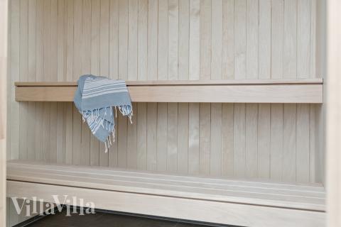 Nyd varmen i saunaen i luksushus nr. 668 til 16 personer