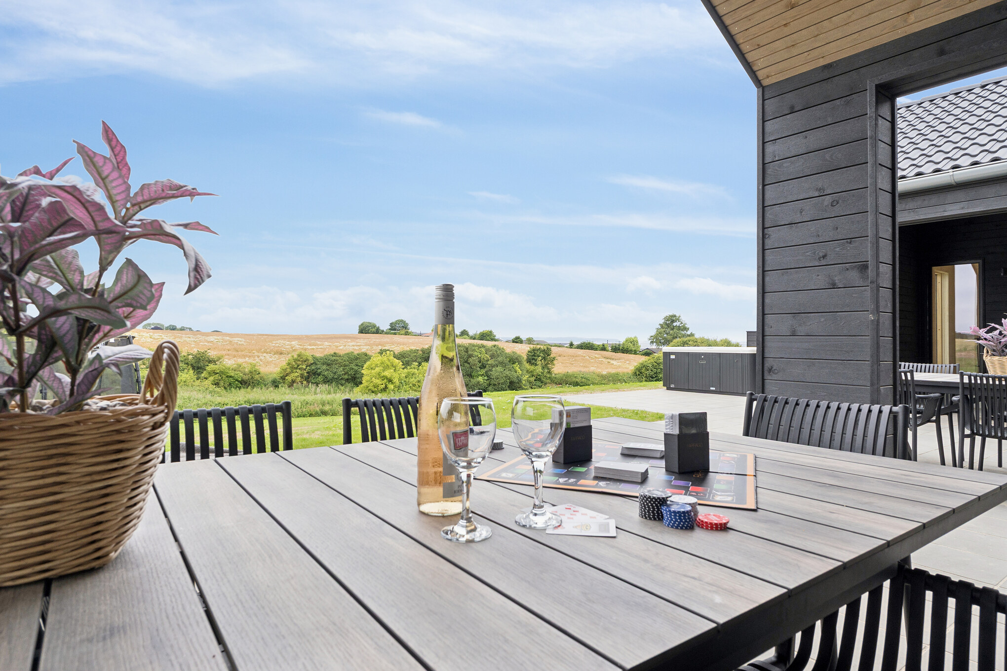 Stor terrasse ved luksushus nr. 668 i Fyn og øer.