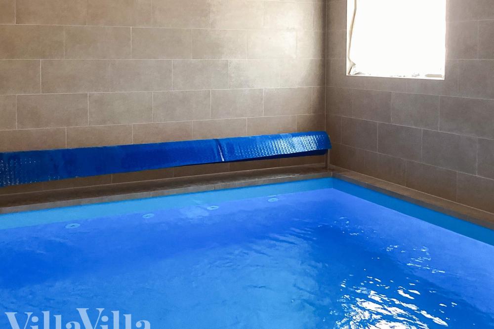 Den lækre pool i luksushuse nr. 670 til 12 personer