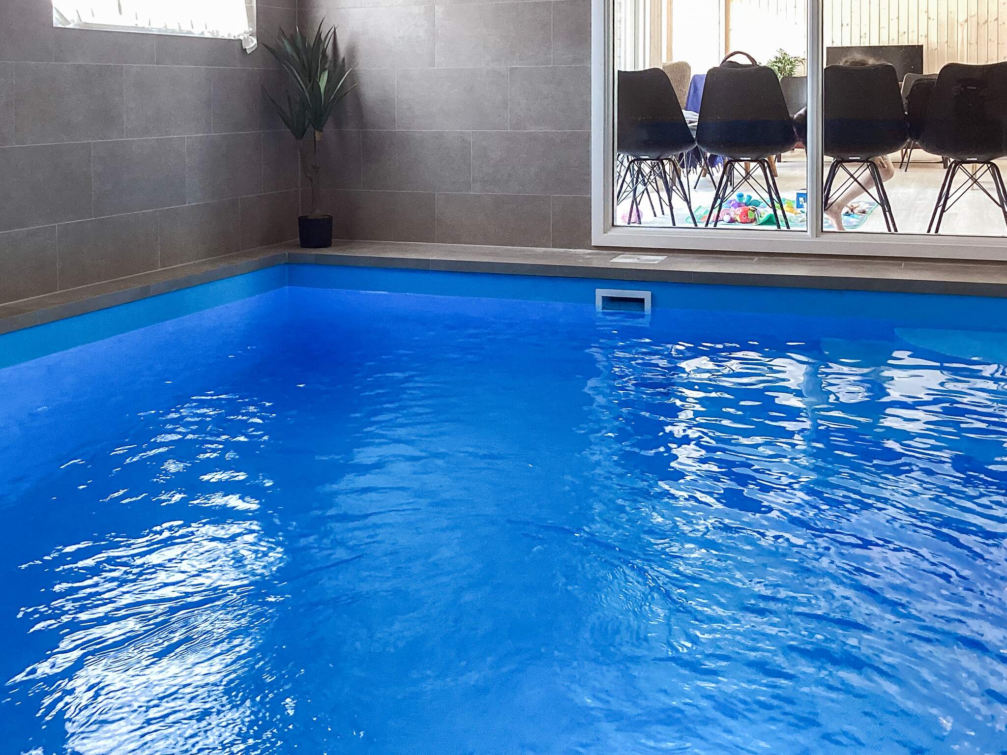 Tag en dukkert i poolen i luksushus nr. 670 i Lolland/Falster/Møn.