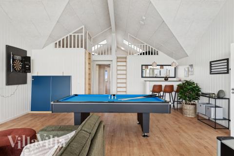 Ud over de mange timer, man kan bruge i husets pool-afdeling, så byder luksushus 695 også på billard/bordtennis og dart