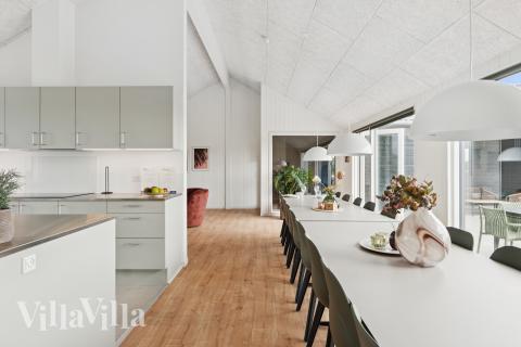 Det store lyse opholdrum i luksushus nr. 695 til 20.