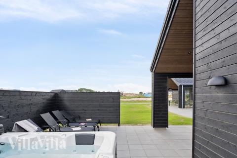 Nyd varmen i spaen i luksushus nr. 695 i Fyn og øer