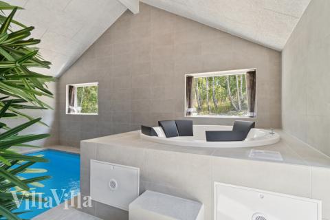 Nyd varmen i spaen i luksushus nr. 811 i Østjylland