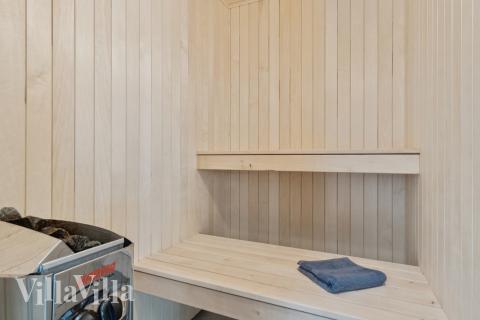 Nyd varmen i saunaen i luksushus nr. 811 til 16 personer