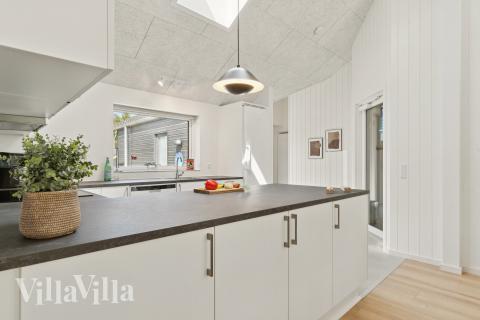 Køkkenet i luksushus nr. 811 er udstyrret, så I let kan lave mad til 16 personer.