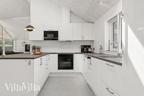 Køkkenet i luksushus nr. 811 er godt indrettet.