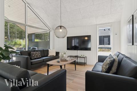 Sofaen i luksushus 811 i Østjylland indbyder til brætspil eller at se en film sammen.