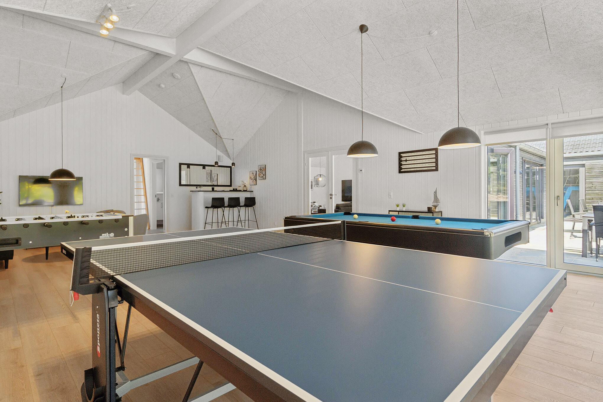 Ud over de mange timer, man kan bruge i husets pool-afdeling, så byder luksushus 815 også på billard/bordtennis og dart