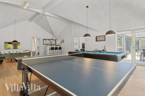 Ud over de mange timer, man kan bruge i husets pool-afdeling, så byder luksushus 815 også på billard/bordtennis og dart