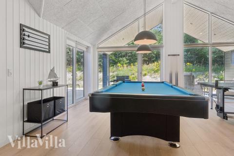 Luksushus 815 til 26 personer byder på et stort aktivitetsrum med bl.a. billard og dart