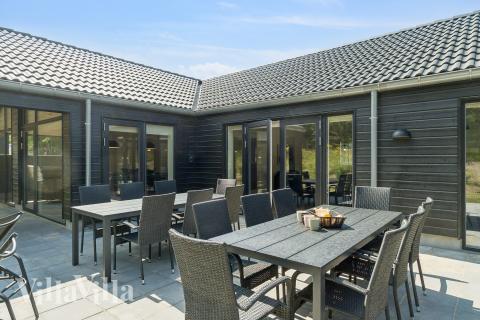 Luksushus nr. 815 har en dejlig terrasse med gode havemøbler til 26 personer.