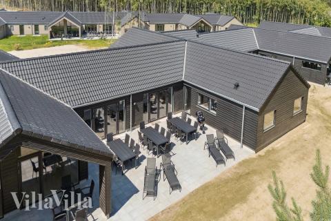 Dette skønne poolhus nr. 815 med plads til 26 personer ligger i Østjylland