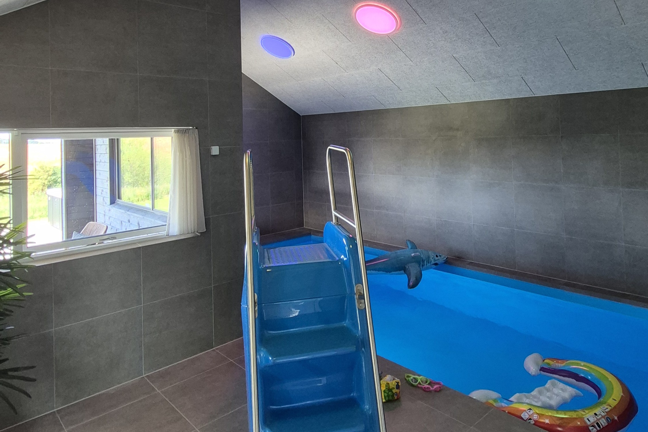 Den lækre pool i luksushuse nr. 668 til 16 personer