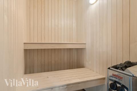 Nyd varmen i saunaen i luksushus nr. 817 til 24 personer