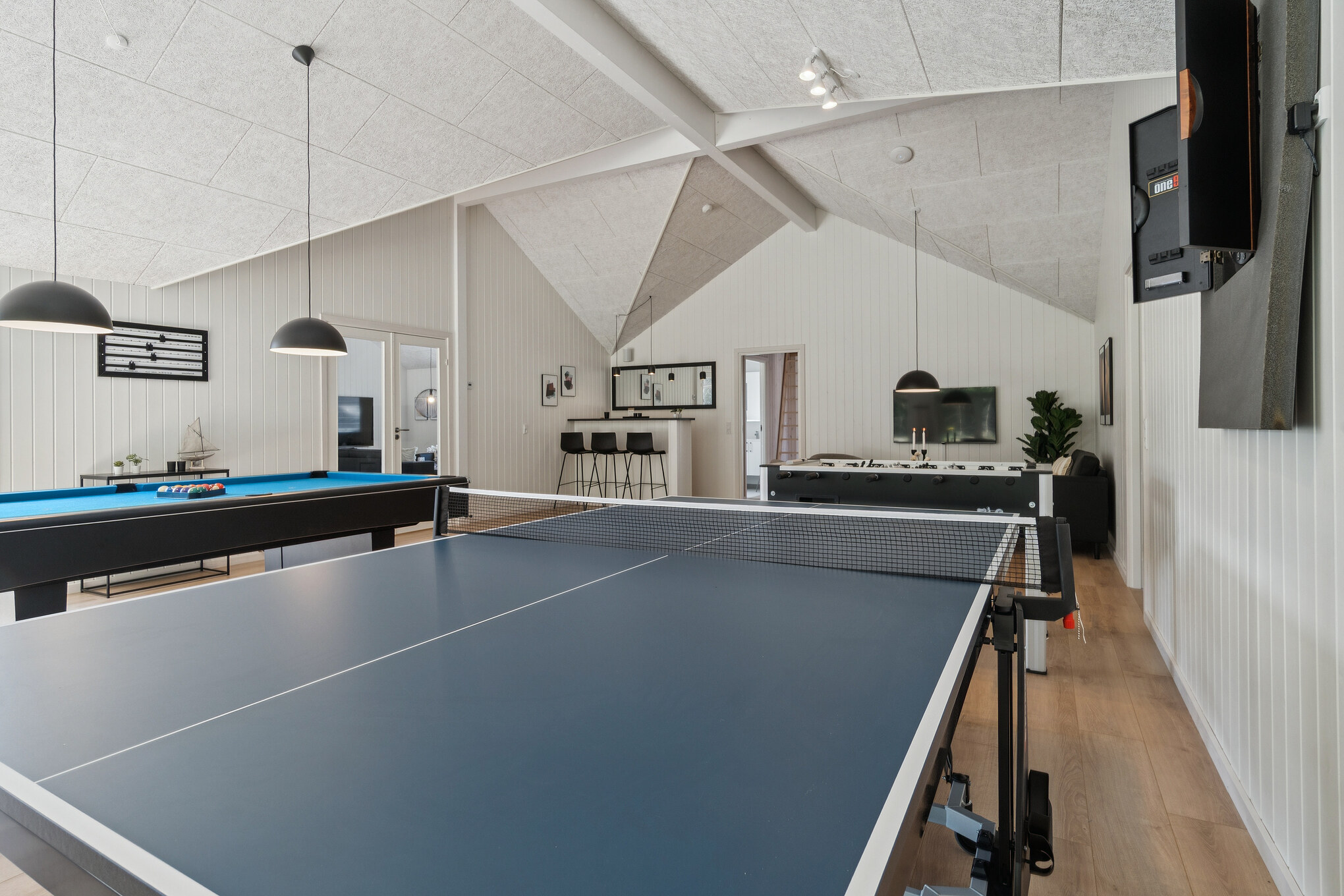 Ud over de mange timer, man kan bruge i husets pool-afdeling, så byder luksushus 817 også på billard/bordtennis og dart