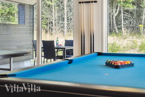 Luksushus 817 til 24 personer byder på et stort aktivitetsrum med bl.a. billard og dart