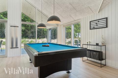 Dyst i sommerhusets aktivitetsrum, når I besøger luksushus nr. 817 i Østjylland.