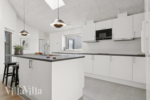 Køkkenet i luksushus nr. 817 er udstyrret, så I let kan lave mad til 24 personer.