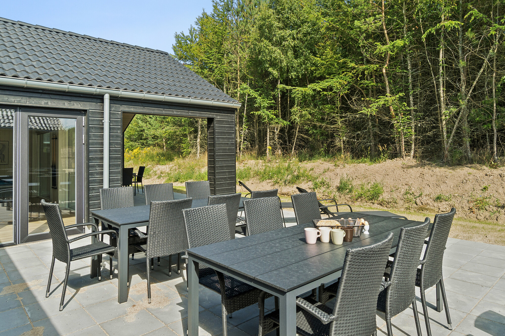 Luksushus nr. 817 har en dejlig terrasse med gode havemøbler til 24 personer.