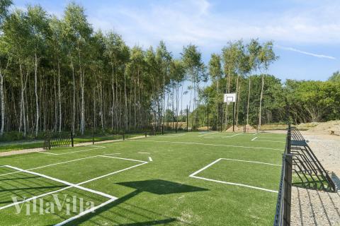 Ude-aktiviteter omkring sommerhus nr. 824.