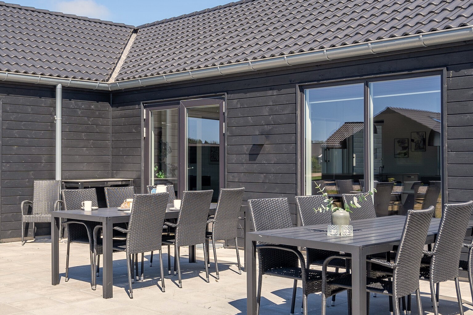 Nyd en grillaften på terrassen i luksushus nr. 903 i Nordjylland
